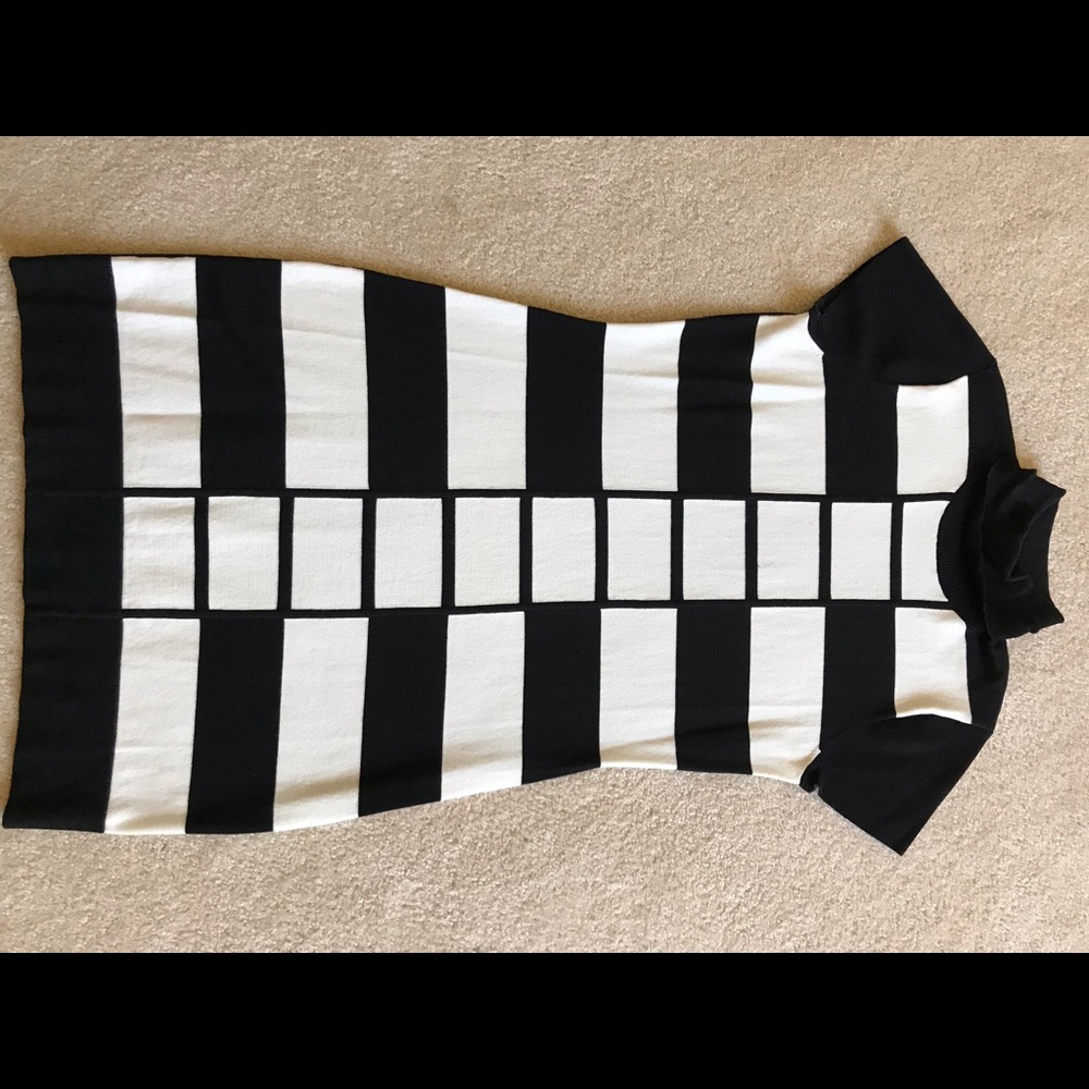 Short sleeve dress